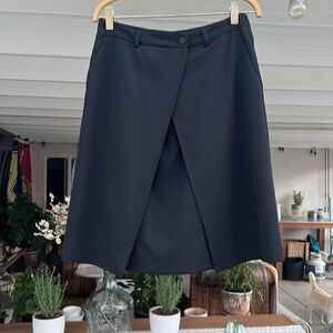 Elegant Black Fendi A-line skirt size 4